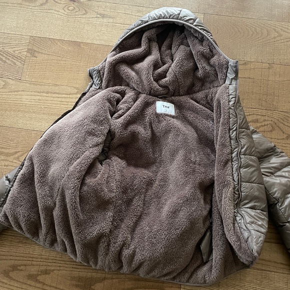 Aritzia - T&A puff jacket woman’s medium - Picture 2 of 8